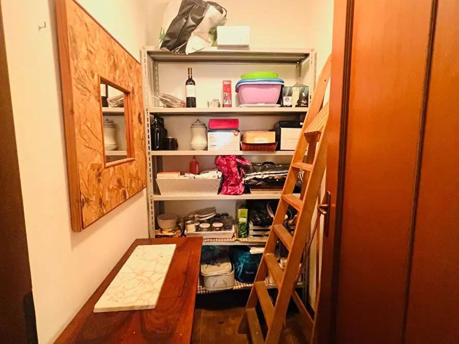 Immagine 11 di Appartamento in vendita  a Massa