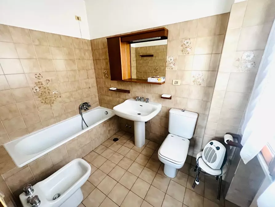 Immagine 19 di Appartamento in vendita  a Massa