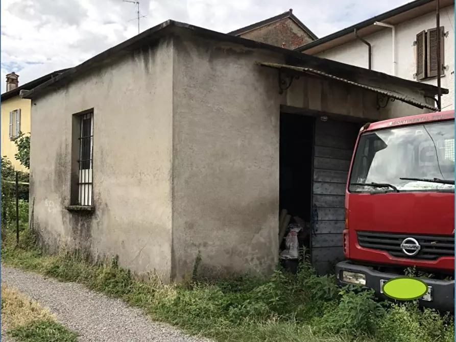 Immagine 1 di Garage in vendita  a Nerviano