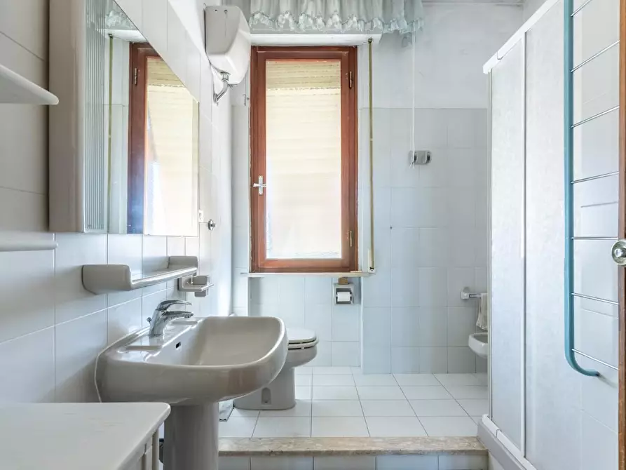 Immagine 17 di Appartamento in vendita  a Cascina