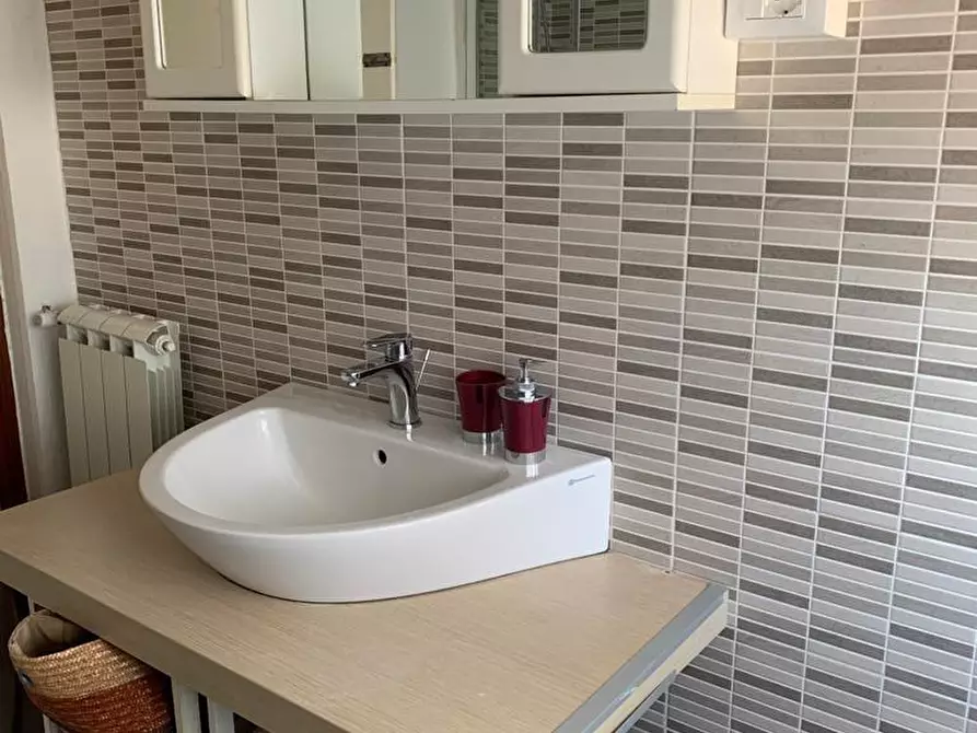 Immagine 10 di Appartamento in vendita  a Carrara