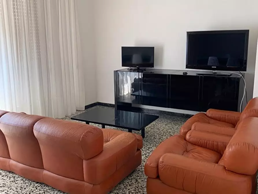 Immagine 1 di Appartamento in vendita  a Carrara