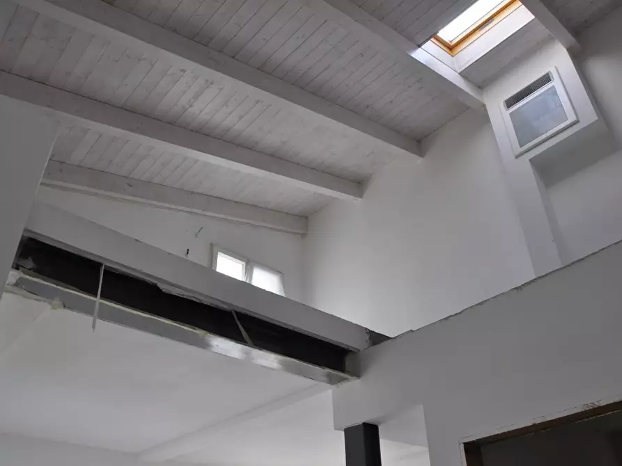 Immagine 11 di Appartamento in vendita  a Collesalvetti