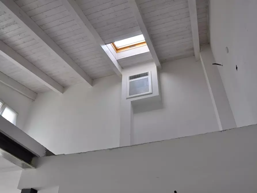 Immagine 12 di Appartamento in vendita  a Collesalvetti