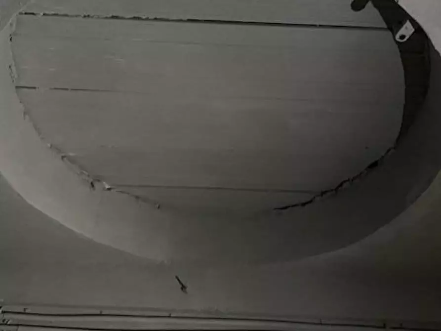 Immagine 5 di Locale commerciale in vendita  a Massa E Cozzile