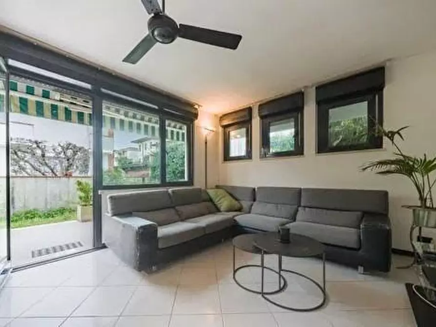 Immagine 2 di Casa quadrifamiliare in vendita  a Viareggio