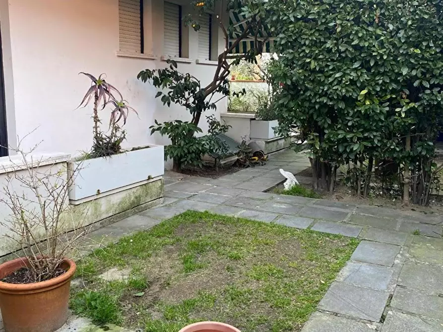 Immagine 4 di Casa quadrifamiliare in vendita  a Viareggio