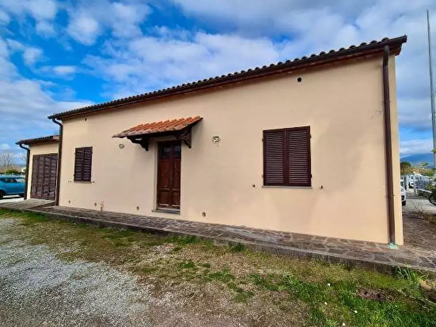 Immagine 2 di Villa in vendita  a San Giuliano Terme