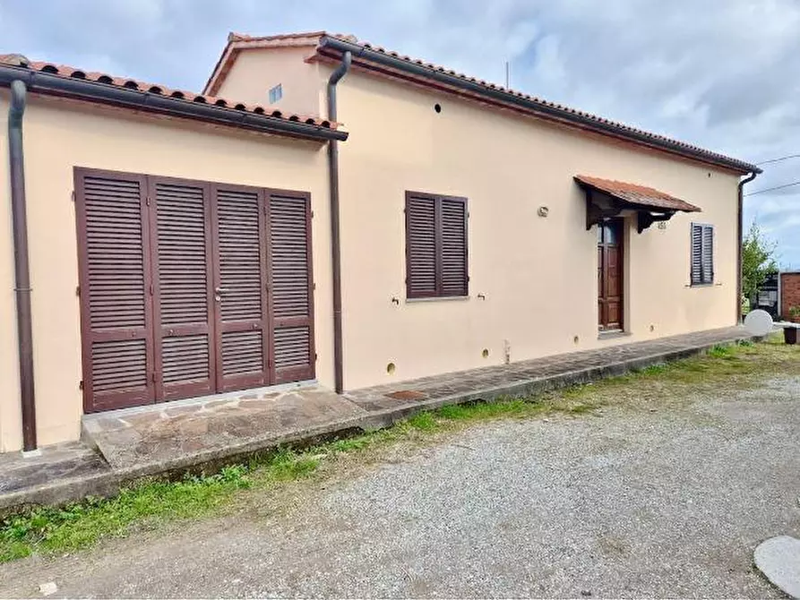 Immagine 1 di Villa in vendita  a San Giuliano Terme