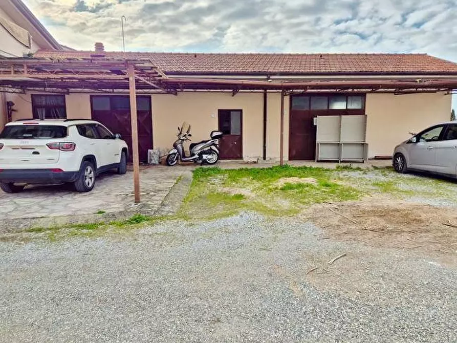 Immagine 3 di Villa in vendita  a San Giuliano Terme