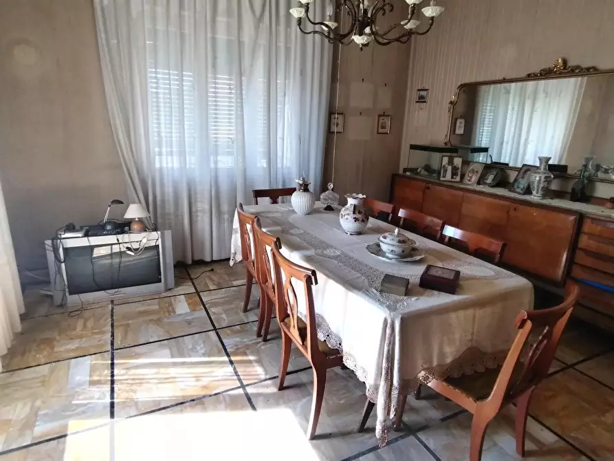 Immagine 9 di Porzione di casa in vendita  a Massa