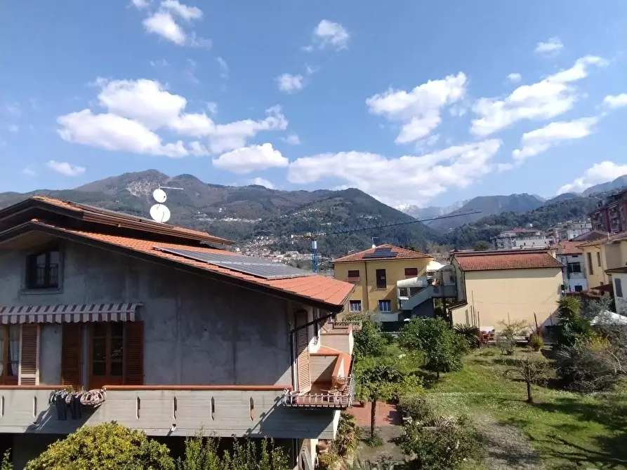 Immagine 15 di Porzione di casa in vendita  a Massa