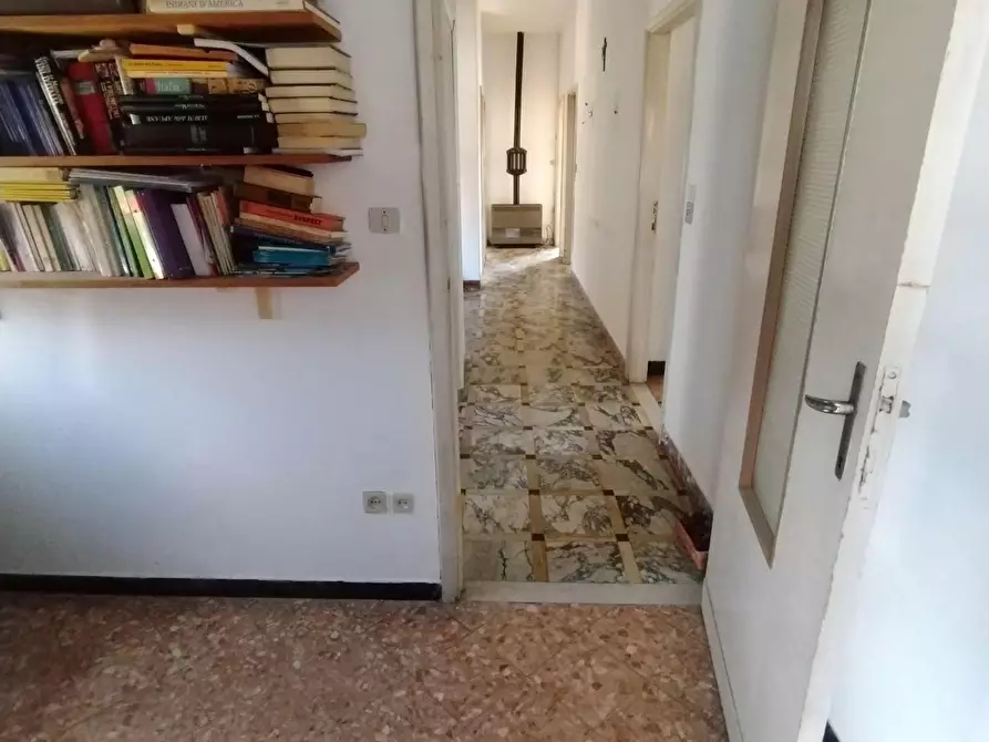 Immagine 17 di Porzione di casa in vendita  a Massa