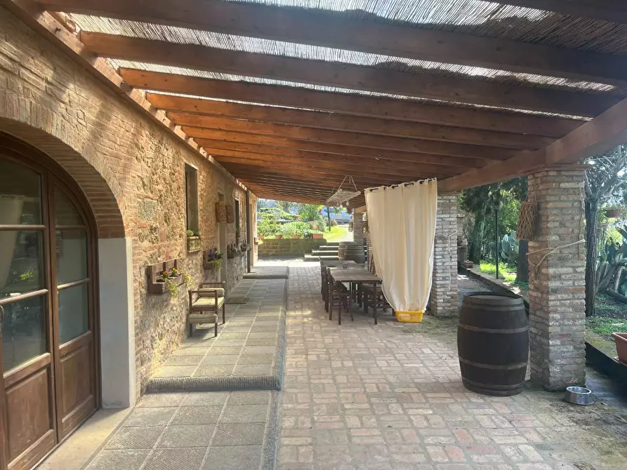 Immagine 29 di Casa colonica in vendita  a Palaia