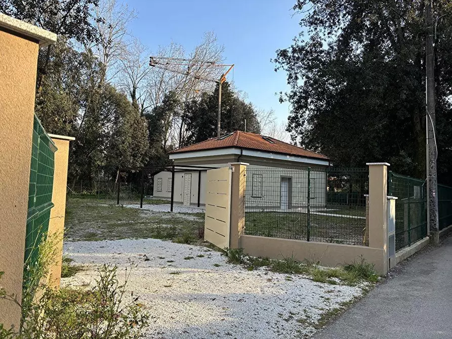 Immagine 3 di Casa indipendente in vendita  a Massa