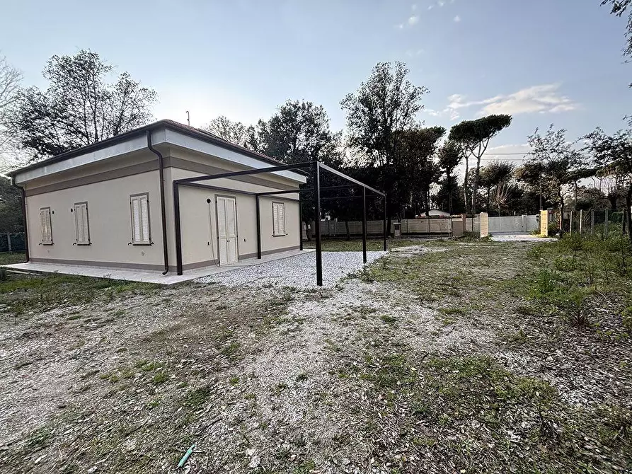 Immagine 6 di Casa indipendente in vendita  a Massa