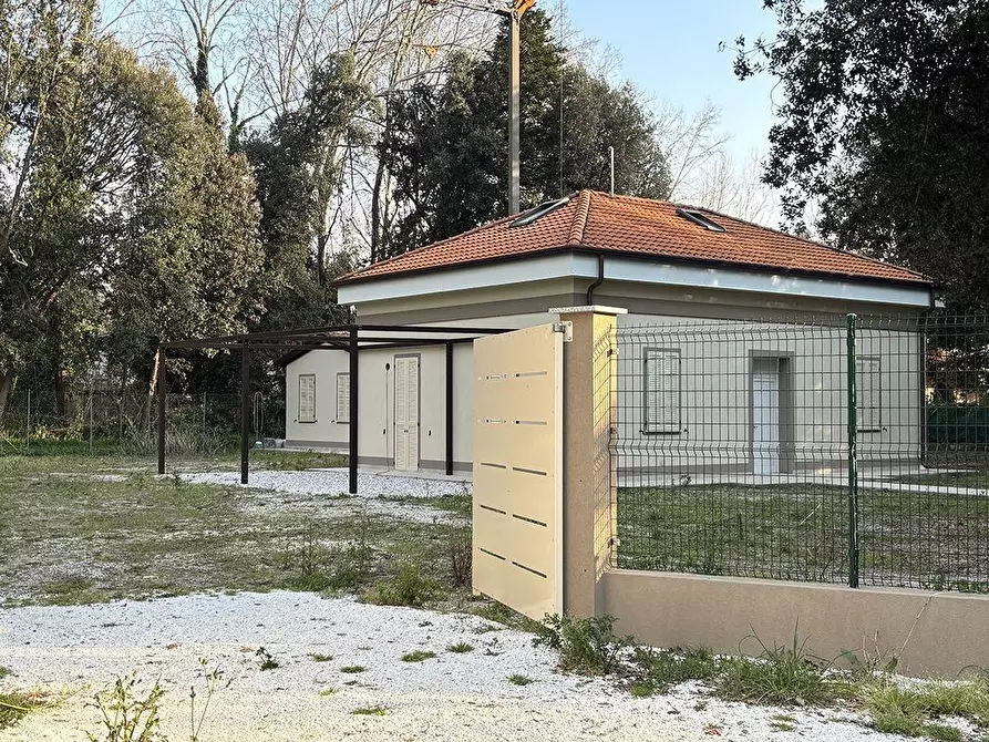 Immagine 7 di Casa indipendente in vendita  a Massa