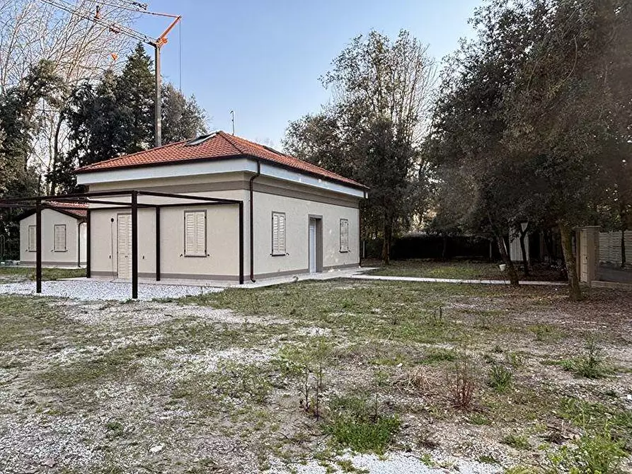 Immagine 8 di Casa indipendente in vendita  a Massa