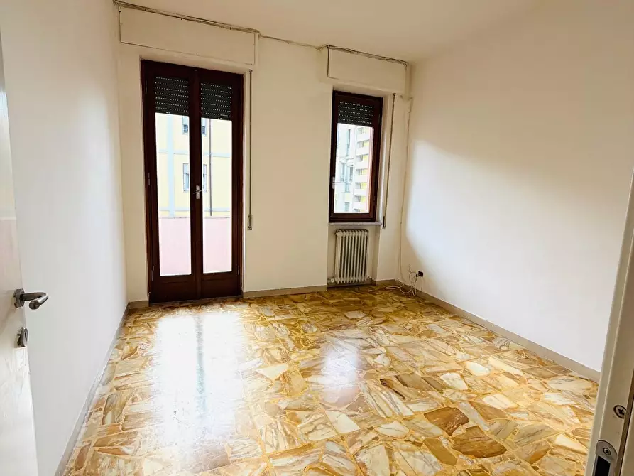 Immagine 2 di Appartamento in vendita  a Massa