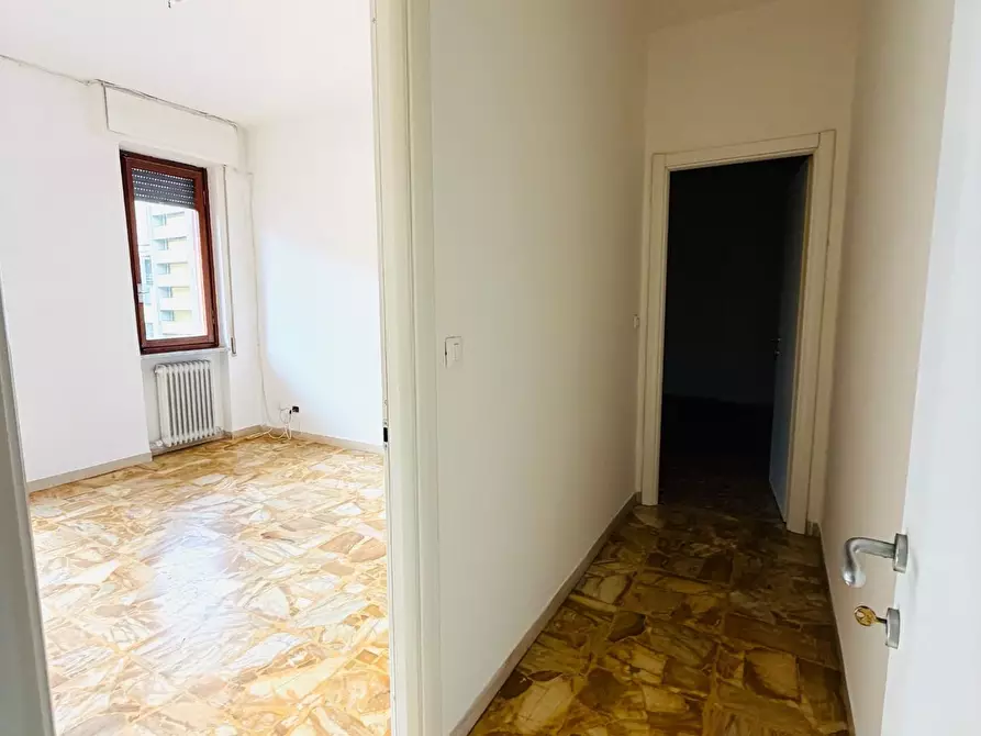 Immagine 4 di Appartamento in vendita  a Massa