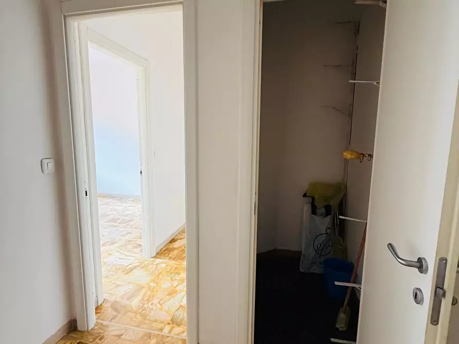 Immagine 5 di Appartamento in vendita  a Massa