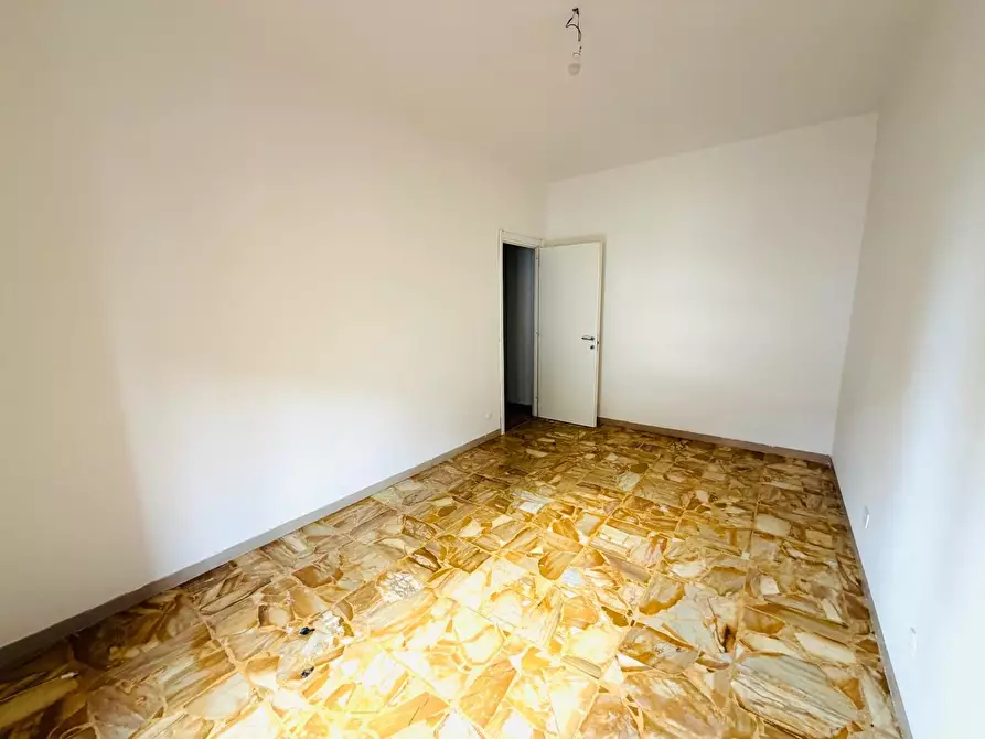 Immagine 8 di Appartamento in vendita  a Massa