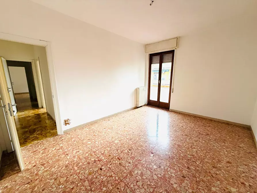 Immagine 9 di Appartamento in vendita  a Massa