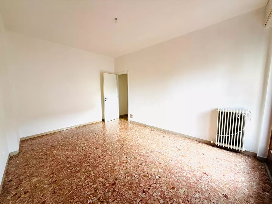 Immagine 10 di Appartamento in vendita  a Massa