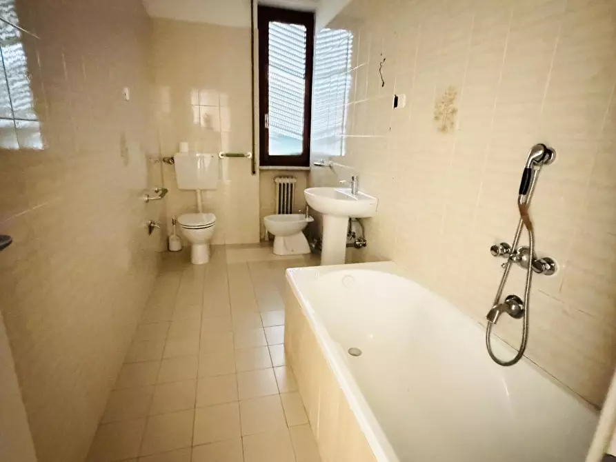 Immagine 12 di Appartamento in vendita  a Massa