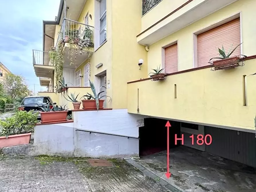 Immagine 22 di Appartamento in affitto  a Massa