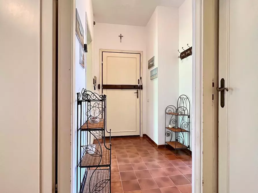 Immagine 13 di Appartamento in affitto  a Massa