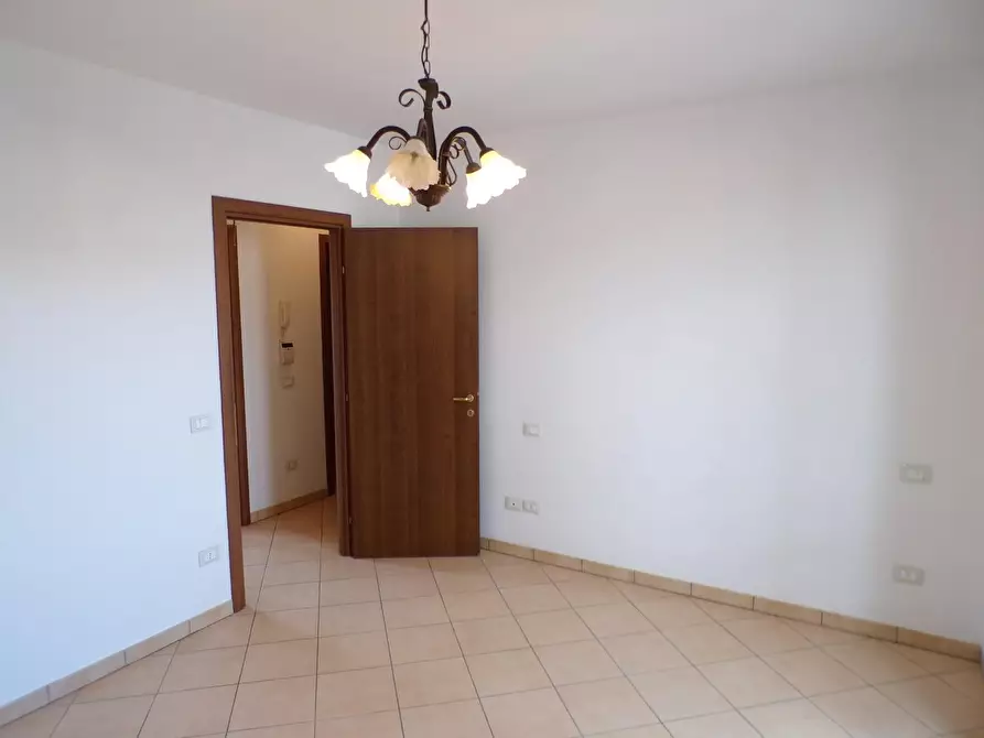 Immagine 19 di Villetta a schiera in vendita  a Cascina