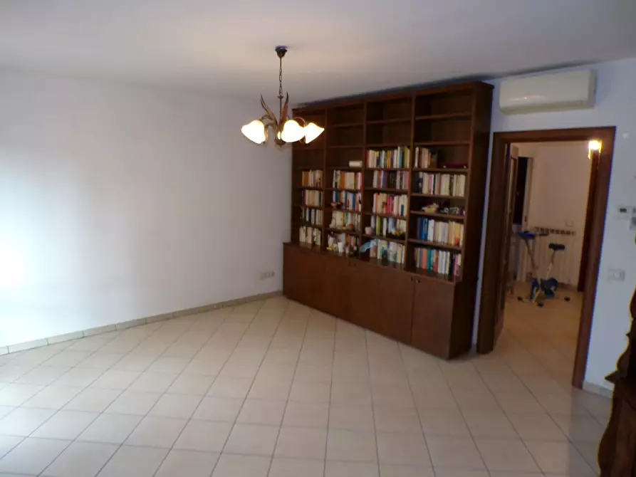 Immagine 8 di Villetta a schiera in vendita  a Cascina