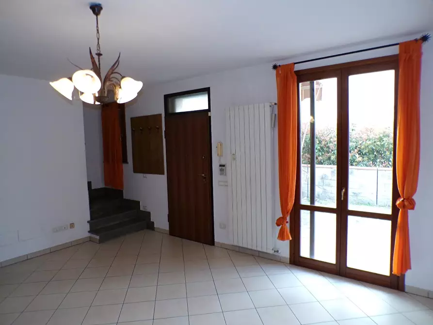 Immagine 3 di Villetta a schiera in vendita  a Cascina