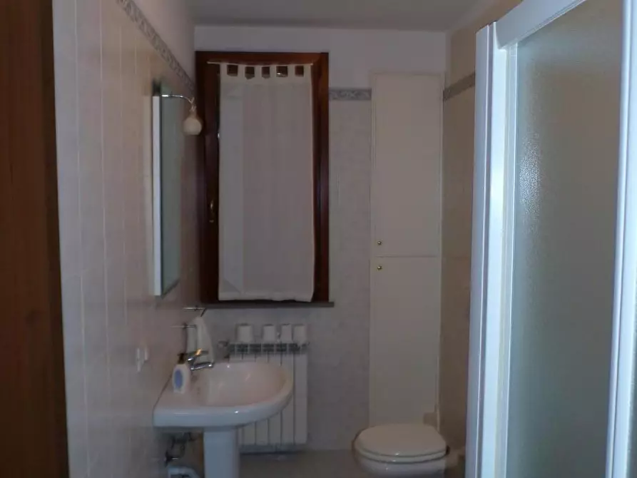 Immagine 12 di Villetta a schiera in vendita  a Cascina