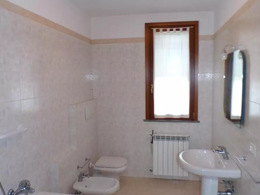 Immagine 23 di Villetta a schiera in vendita  a Cascina