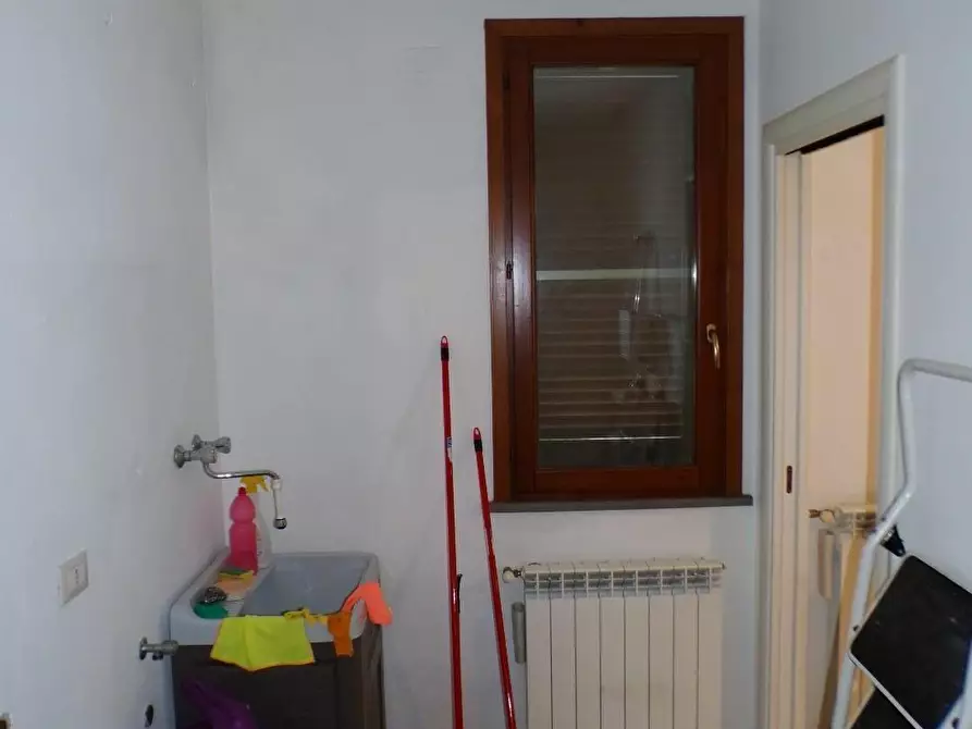 Immagine 11 di Villetta a schiera in vendita  a Cascina