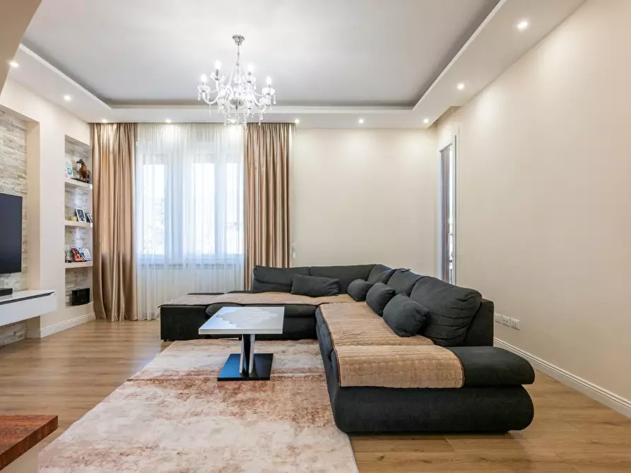 Immagine 2 di Appartamento in vendita  a Cascina