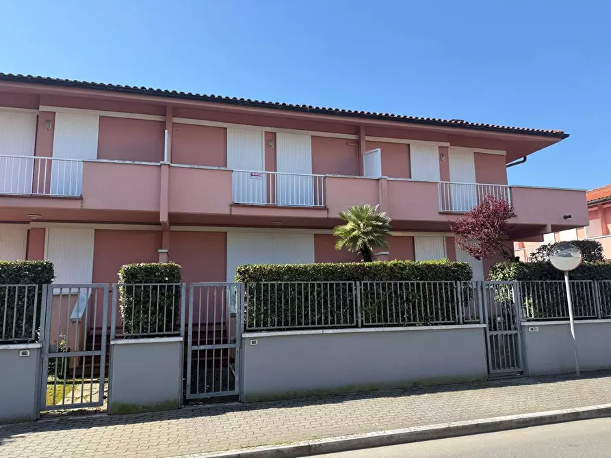 Immagine 1 di Villetta a schiera in vendita  a Massa