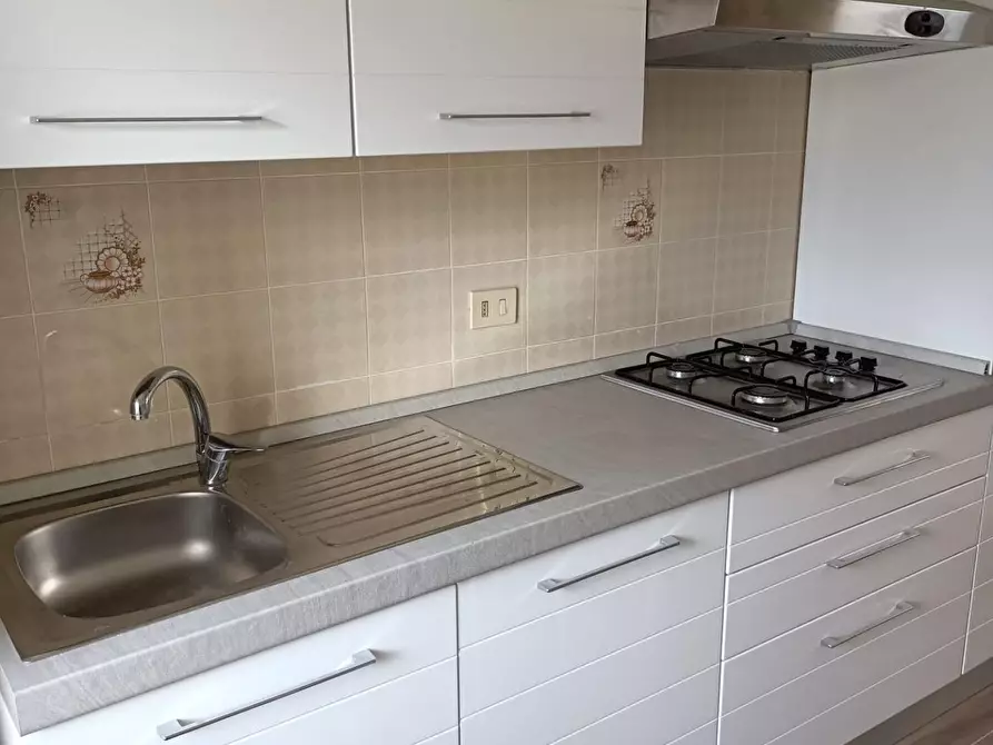 Immagine 11 di Appartamento in affitto  a Massa