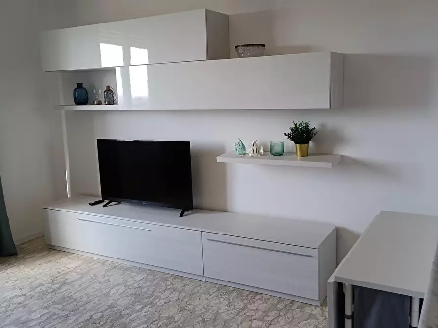 Immagine 4 di Appartamento in affitto  a Massa