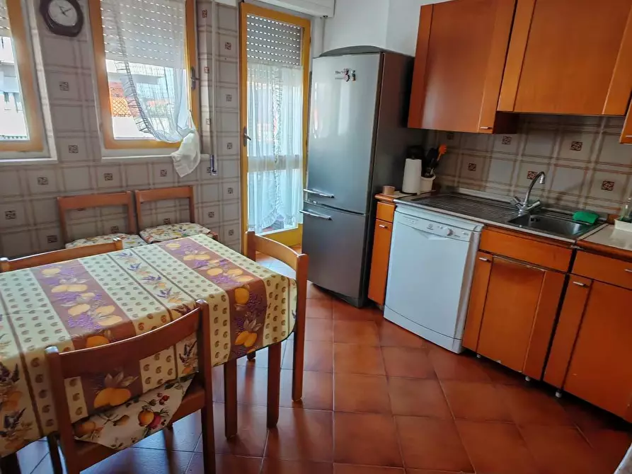 Immagine 2 di Appartamento in vendita  a Carrara