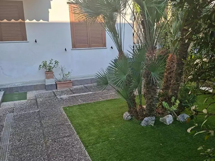 Immagine 1 di Villetta a schiera in vendita  a Ortonovo