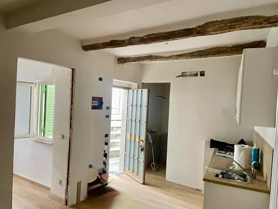 Immagine 2 di Appartamento in vendita  a Massa