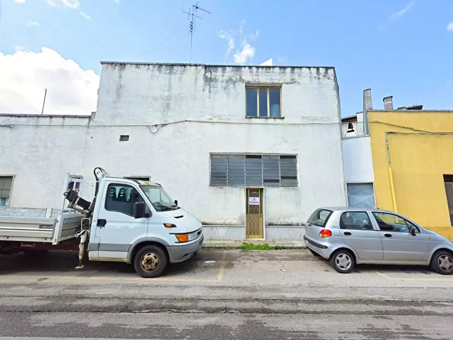 Immagine 23 di Casa indipendente in vendita  a Veglie