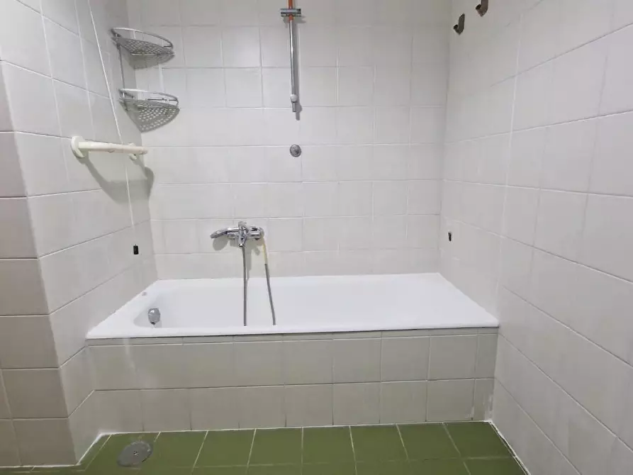 Immagine 11 di Appartamento in vendita  a Carrara