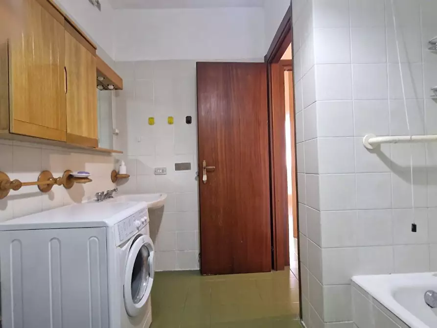 Immagine 10 di Appartamento in vendita  a Carrara