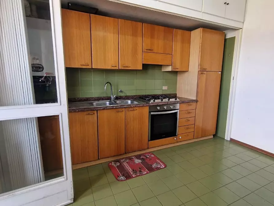 Immagine 2 di Appartamento in vendita  a Carrara