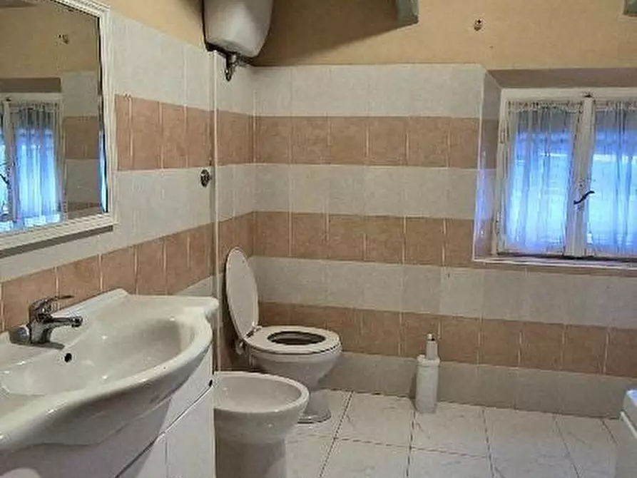 Immagine 11 di Palazzo in vendita  a Calci