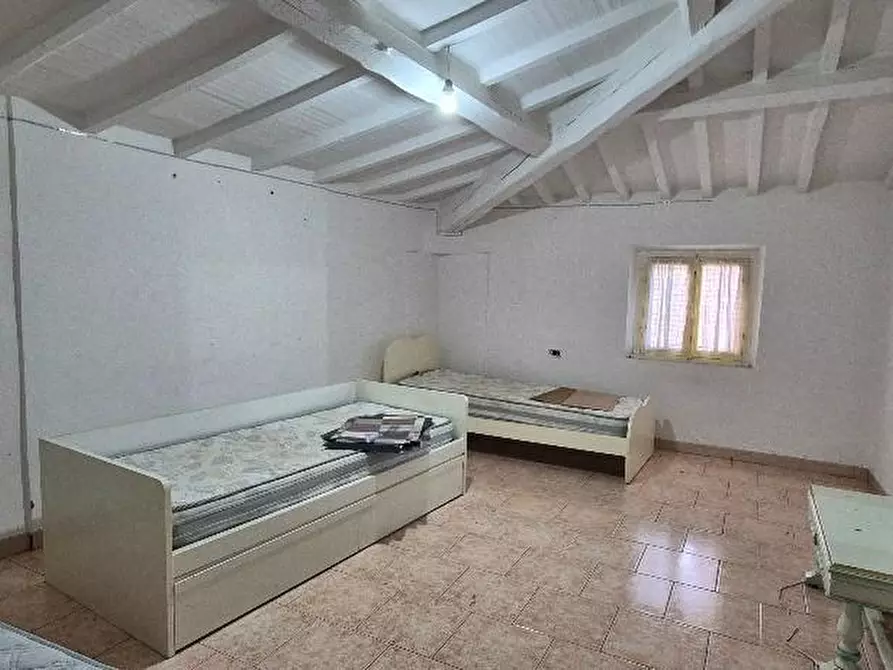 Immagine 4 di Palazzo in vendita  a Calci